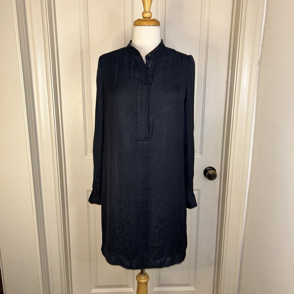 Banana republic Navy women's dress size 4 LS With Pockets subtle snakeskin print